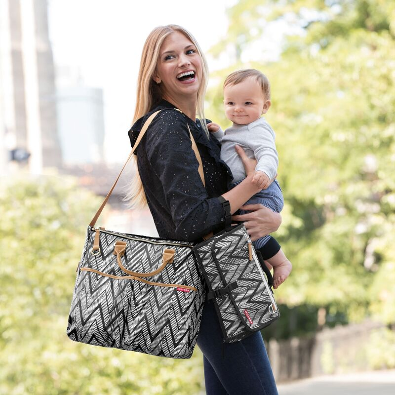 Skip Hop Geanta de scutece Duo Zig Zag Zebra - gogobaby.ro