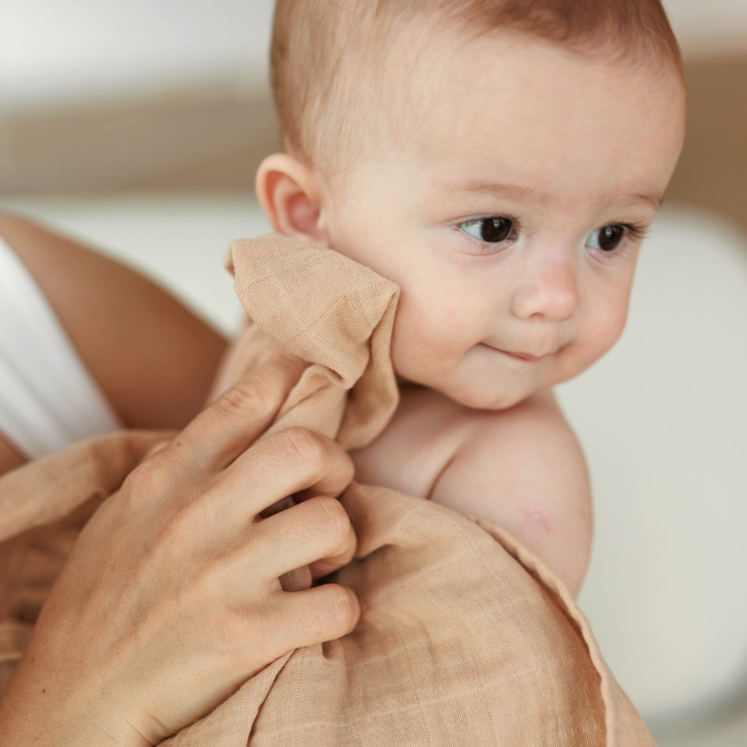 ONINO - Muselina multifunctionala din bumbac 100% organic, HUG.me, Oatmeal Beige, x1 bucata, 120 x 120 cm, certificata GOTS - gogobaby.ro