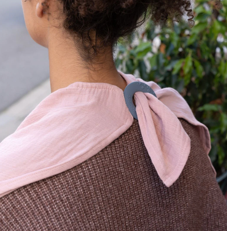 Doomoo - Esarfa pentru alaptat multifunctionala din bumbac organic Mom’n Play Pink - gogobaby.ro