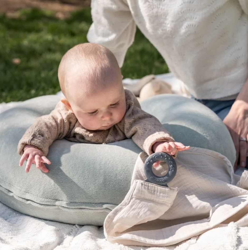 Doomoo - Esarfa pentru alaptat multifunctionala din bumbac organic Mom’n Play Almond - gogobaby.ro