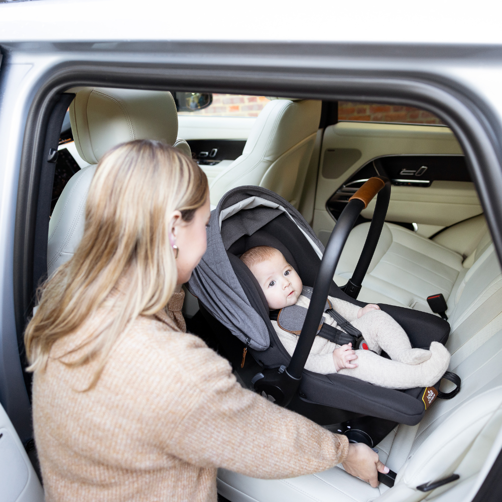 Joie - Scoica auto cu ISOFIX integrat Sprint Signature Carbon, nastere - 75 cm, testata inclusiv la impact lateral, conform ECE R129 si testata ADAC
