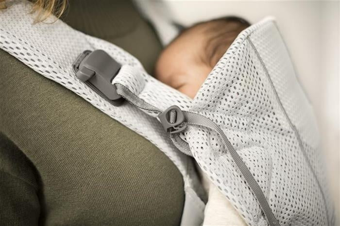 BabyBjorn - Marsupiu anatomic One Air - Silver, 3D Mesh - gogobaby.ro