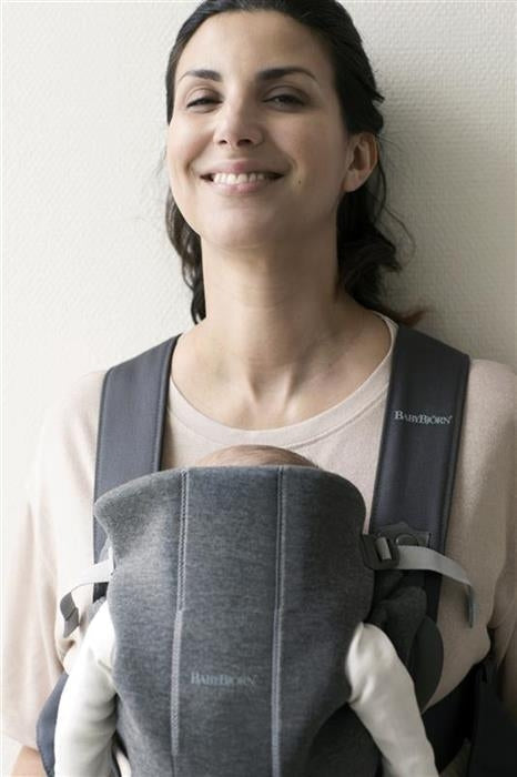 BabyBjorn - Marsupiu anatomic Mini, cu pozitii multiple de purtare, Dark Grey, 3D Jersey
