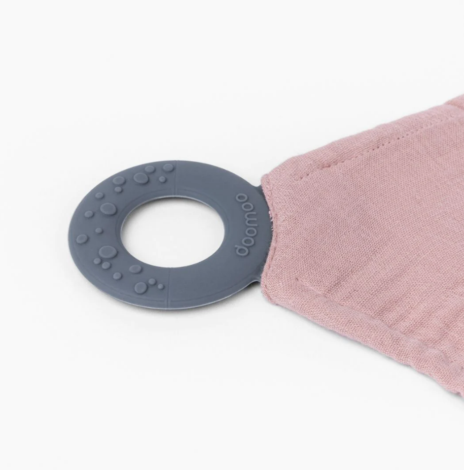 Doomoo - Esarfa pentru alaptat multifunctionala din bumbac organic Mom’n Play Pink - gogobaby.ro