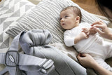 BabyBjorn - Marsupiu anatomic Mini, cu pozitii multiple de purtare, Light Grey, 3D Jersey
