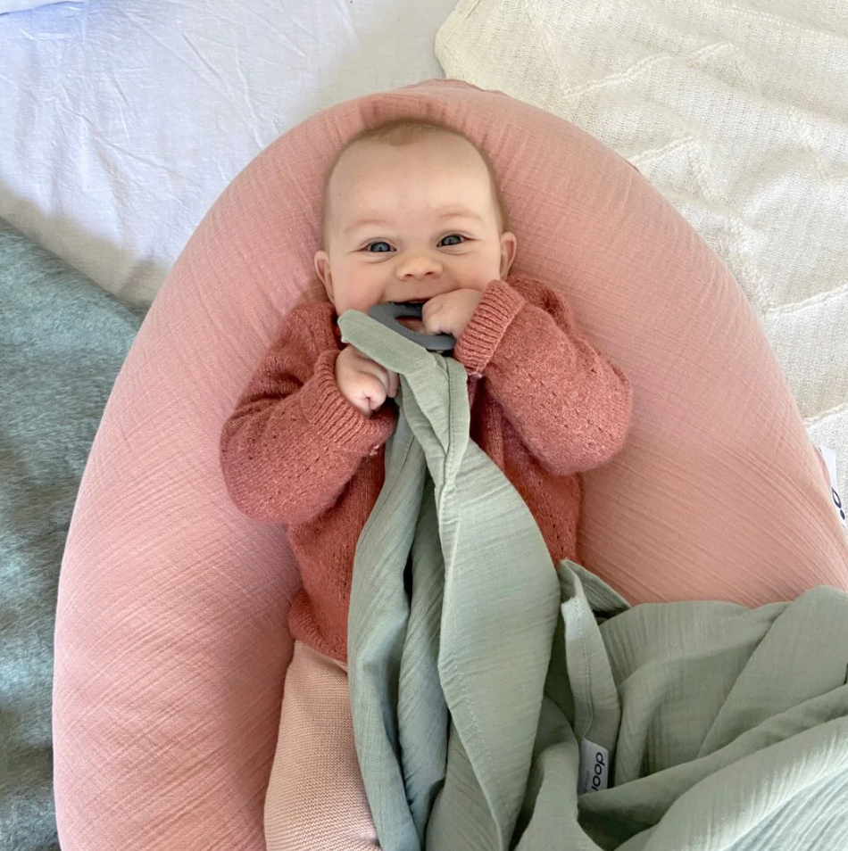 Doomoo - Esarfa pentru alaptat multifunctionala din bumbac organic Mom’n Play Green - gogobaby.ro