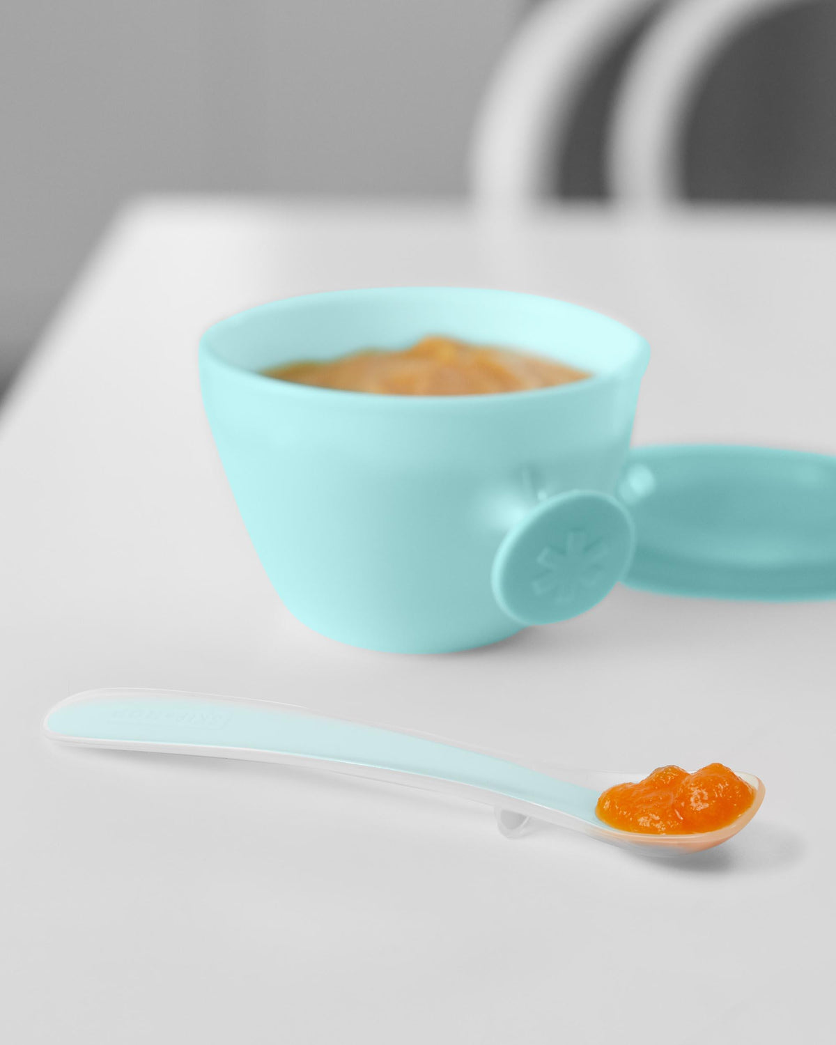 Skip Hop - Set de hranire Easy-Feed (sticla cu pai, 2 lingurite si 2 boluri ergonomice) - gogobaby.ro