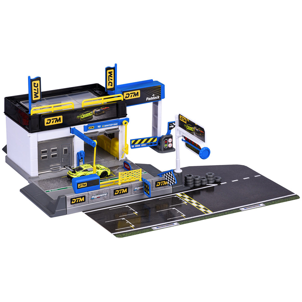 Set de joaca Majorette Motorsport DTM Pit Stop cu o masinuta