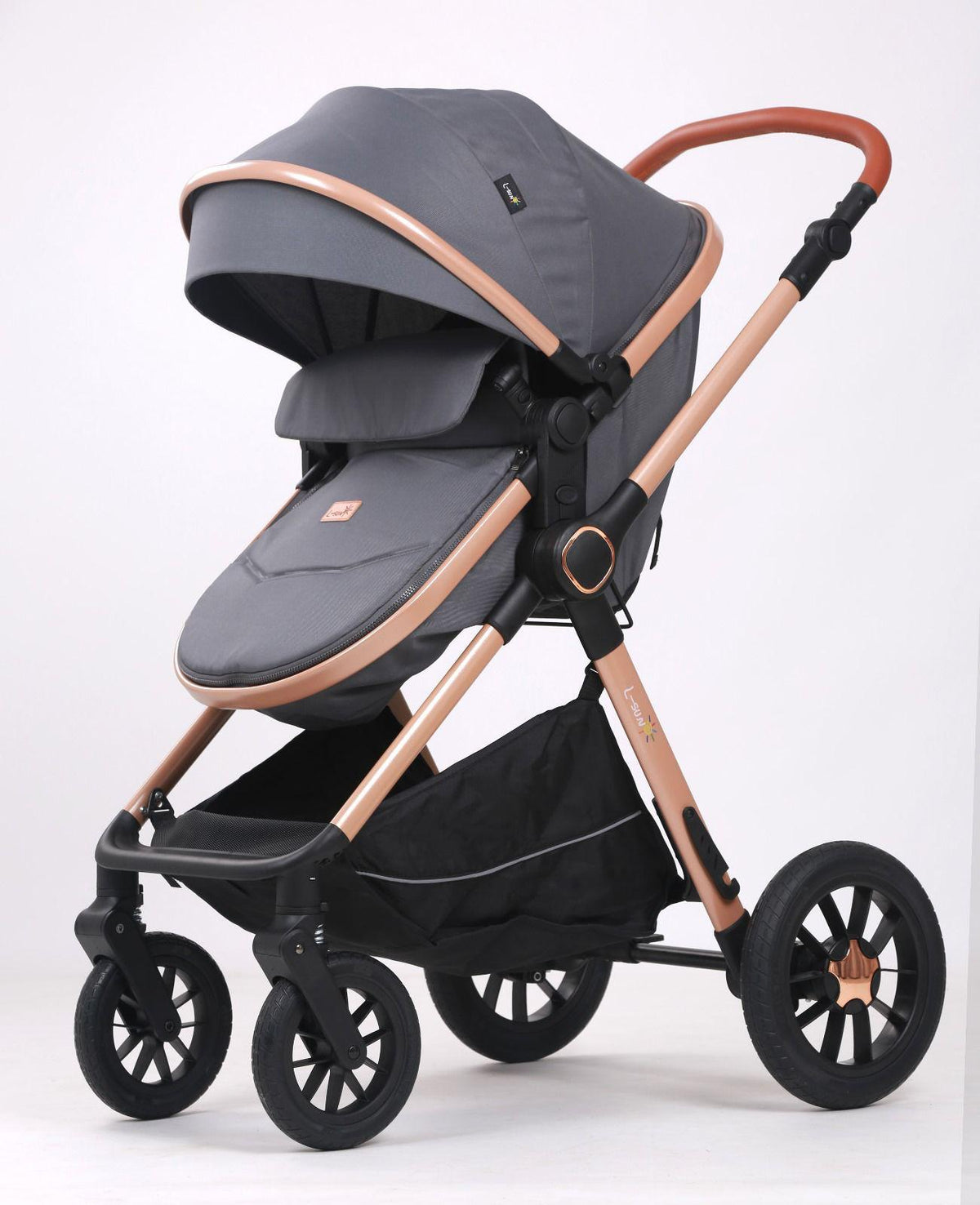 Carucior 3 in 1, L-Sun, Marina, Transformabil, Maner reversibil,  Cadrul aluminiu, Cu landou si salteluta moale, Include saculet de picioare, Geanta pentru parinti, Sustine 22 kg, Gri - gogobaby.ro