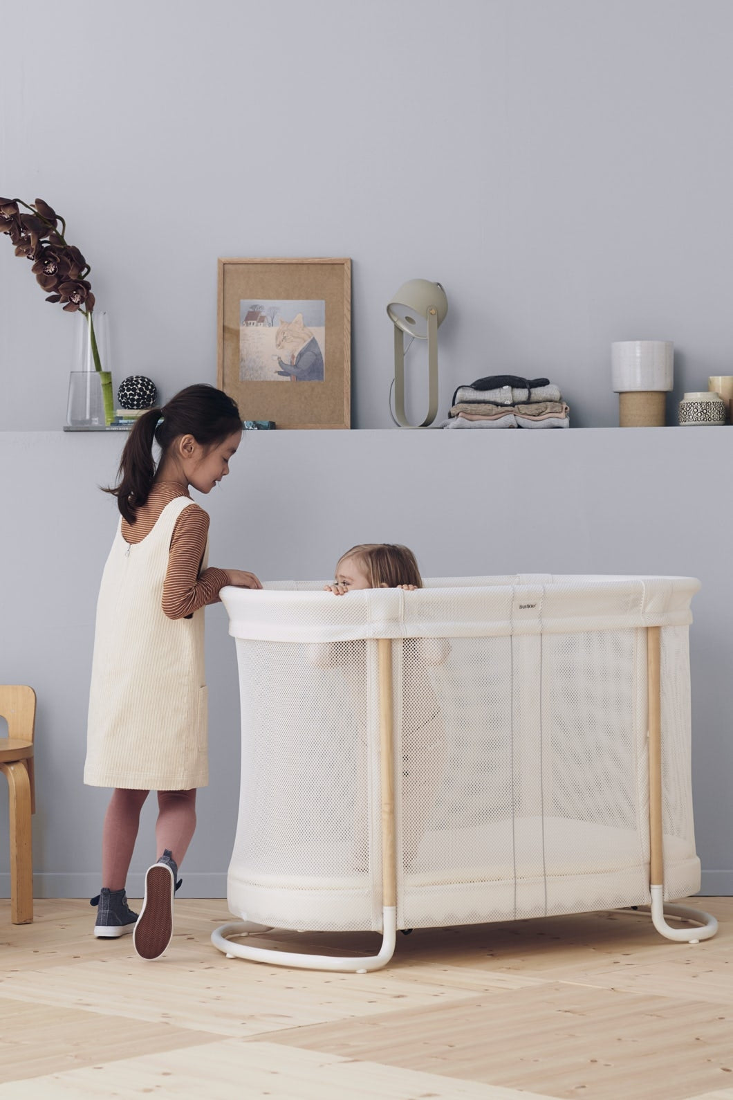 BabyBjorn - Patut reglabil pe inaltime din mesh, Alb - gogobaby.ro