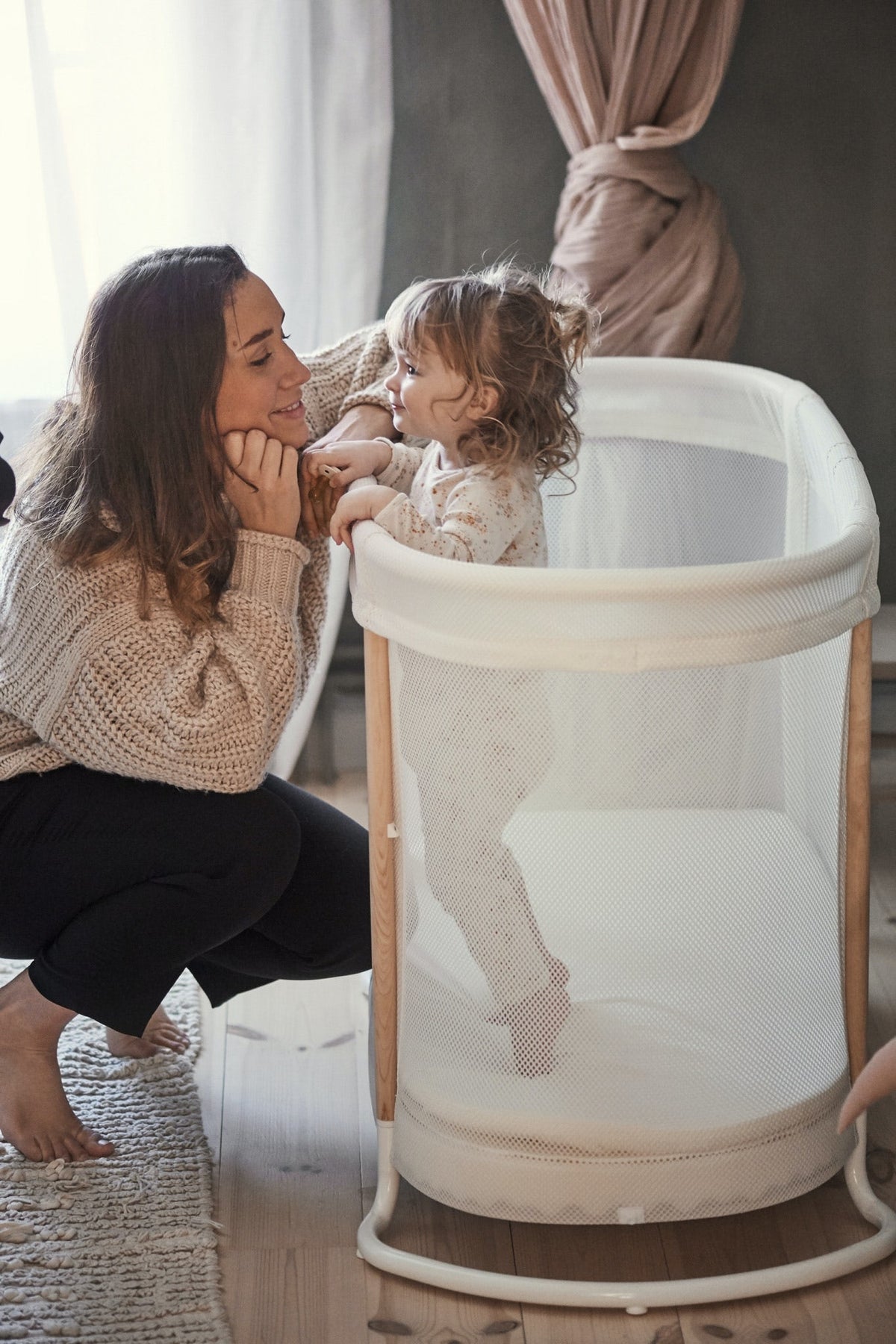 BabyBjorn - Patut reglabil pe inaltime din mesh, Alb - gogobaby.ro