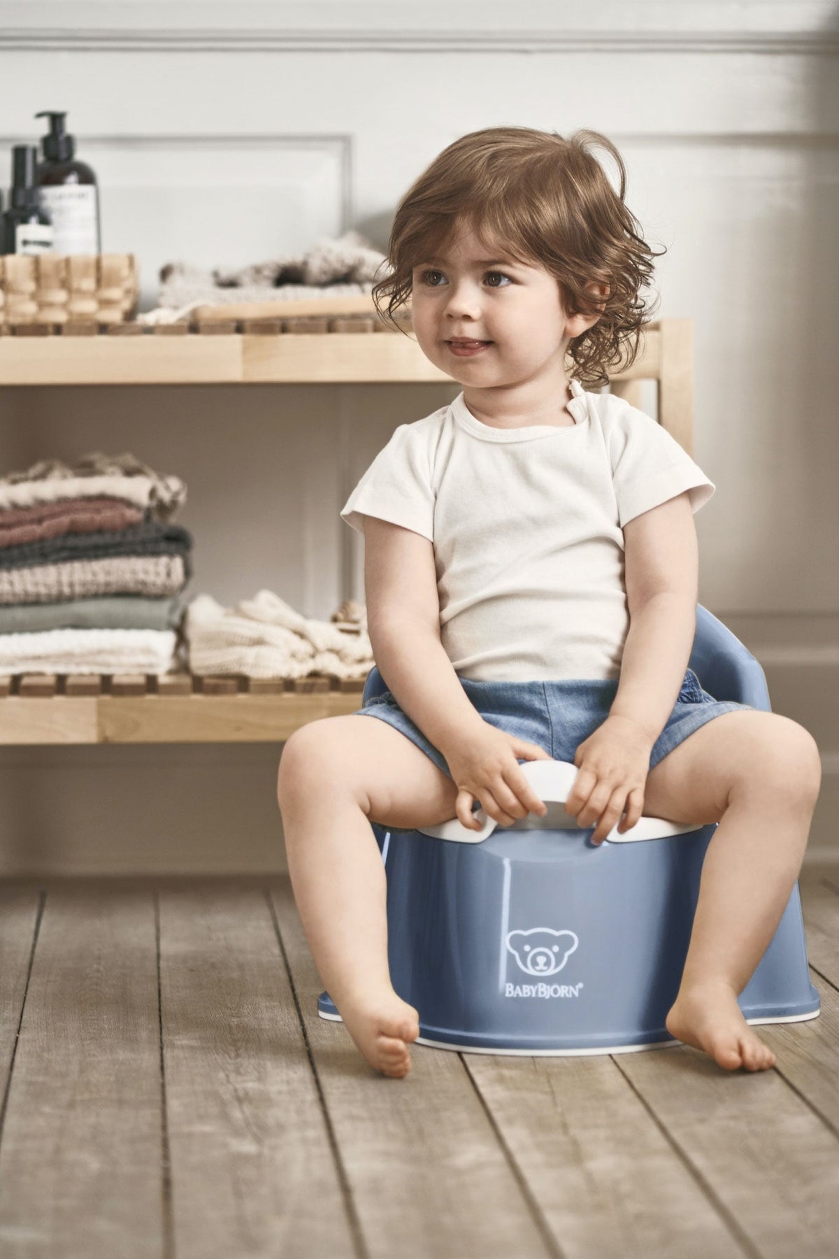 BabyBjorn - Olita cu protectie spate Potty Chair Deep blue/White
