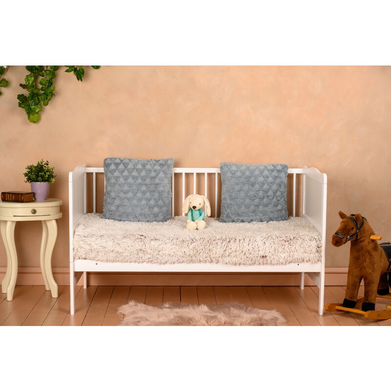 Patut din lemn bebe, Transformabil si pentru junior, 140x70 cm, Din lemn de pin si mdf, Stabil si rezistent, Inaltime saltea reglabila pe 3 nivele, Laterala cu 3 bete detasabile, EN716-1, EN716-2, Alb, Babyneeds, Nadia - gogobaby.ro