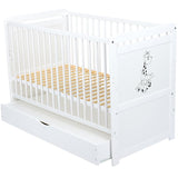 Patut din lemn bebe, Transformabil si pentru junior, 120x60 cm, Cu sertar cu capac, Din pin si mdf, Stabil si rezistent, Inaltime saltea reglabila pe 3 nivele, Laterala cu 3 bete detasabile, EN716-1, EN16-2, Alb, Babyneeds, Nadia II, Girafa