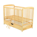Patut din lemn bebe, 120x60 cm, Cu sertar cu capac, Din lemn de pin si mdf, Stabil si rezistent, Inaltime saltea reglabila pe 3 nivele, Laterala cu 3 bete detasabile, EN716-1, EN716-2, Natur, Babyneeds, Ola