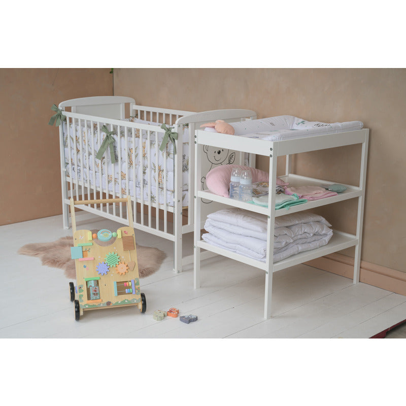 Patut din lemn bebe, 120x60 cm, Din lemn de pin si mdf, Stabil si rezistent, Inaltime saltea reglabila pe 3 nivele, Laterala cu 3 bete detasabile, EN716-1, EN716-2, Alb, Babyneeds, Timmi + Saltea 12 cm