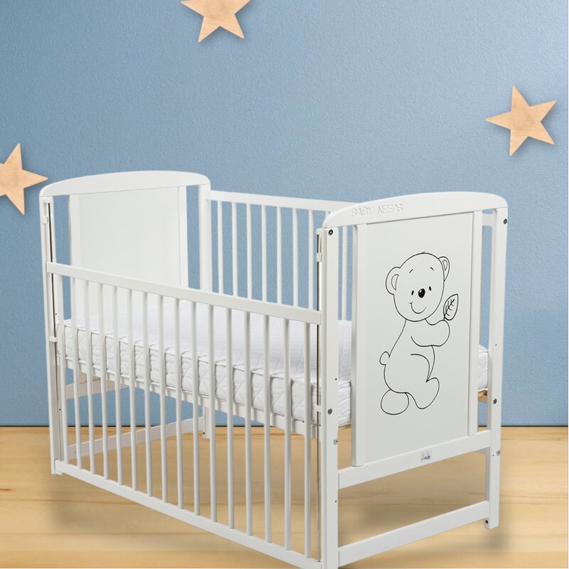 Patut din lemn bebe, 120x60 cm, Cu laterala culisanta, Din lemn de pin si mdf, Stabil si rezistent, Inaltime saltea reglabila pe 3 nivele, Laterala cu 3 bete detasabile, EN716-1, EN716-2, Alb, Babyneeds, Timmi