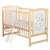 Patut din lemn bebe, 120x60 cm, Cu laterala culisanta, Din lemn de pin si mdf, Stabil si rezistent, Inaltime saltea reglabila pe 3 nivele, Laterala cu 3 bete detasabile, EN716-1, EN716-2, Natur, Babyneeds, Timmi