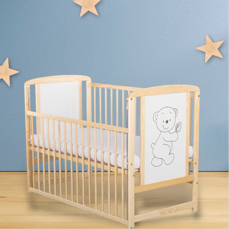 Patut din lemn bebe, 120x60 cm, Cu laterala culisanta, Din lemn de pin si mdf, Stabil si rezistent, Inaltime saltea reglabila pe 3 nivele, Laterala cu 3 bete detasabile, EN716-1, EN716-2, Natur, Babyneeds, Timmi - gogobaby.ro
