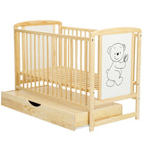 Patut din lemn bebe, 120x60 cm, Cu sertar cu capac, Din lemn de pin si mdf, Stabil si rezistent, Inaltime saltea reglabila pe 3 nivele, Laterala cu 3 bete detasabile, EN716-1, EN716-2, Natur, Babyneeds, Timmi