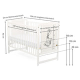 Patut din lemn bebe, 120x60 cm, Din lemn de pin si mdf, Stabil si rezistent, Inaltime saltea reglabila pe 3 nivele, Laterala cu 3 bete detasabile, EN716-1, EN716-2, Alb, Babyneeds, Timmi Girafa