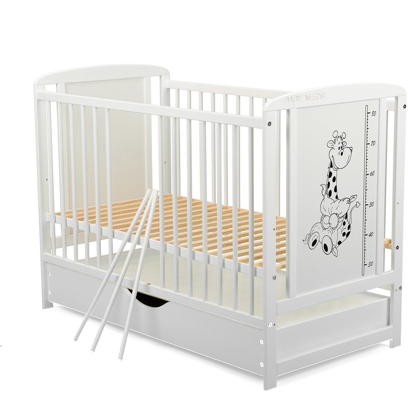Patut din lemn bebe, 120x60 cm, Cu sertar cu capac, Din lemn de pin si mdf, Stabil si rezistent, Inaltime saltea reglabila pe 3 nivele, Laterala cu 3 bete detasabile, EN716-1, EN716-2, Alb, Babyneeds, Timmi Girafa - gogobaby.ro