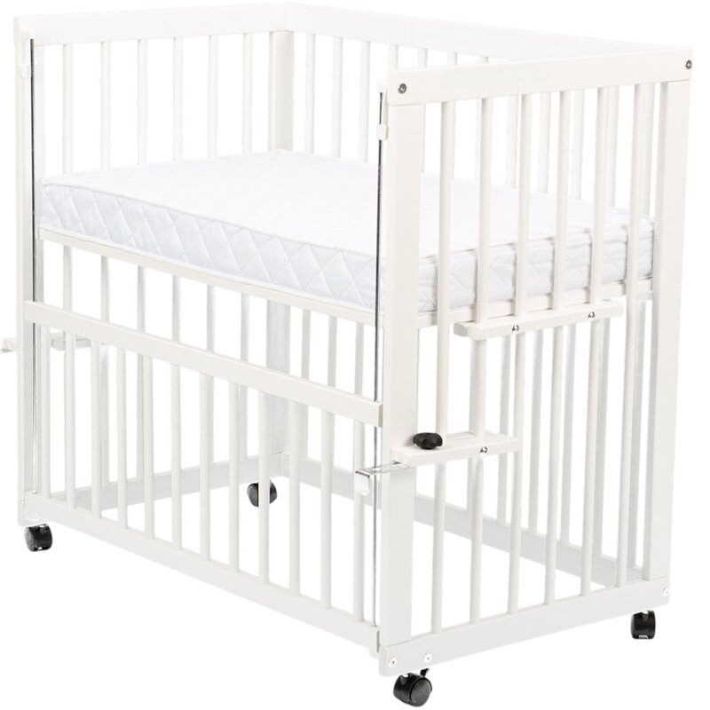 Patut co-sleeper, Qmini, Dalia, Multifunctional, 90x50 cm, Din lemn de pin, Reglabil pe orice treapta de inaltime la patul parintilor, Sistem de ancorare si roti cu frana incluse, Alb + Saltea 8 cm