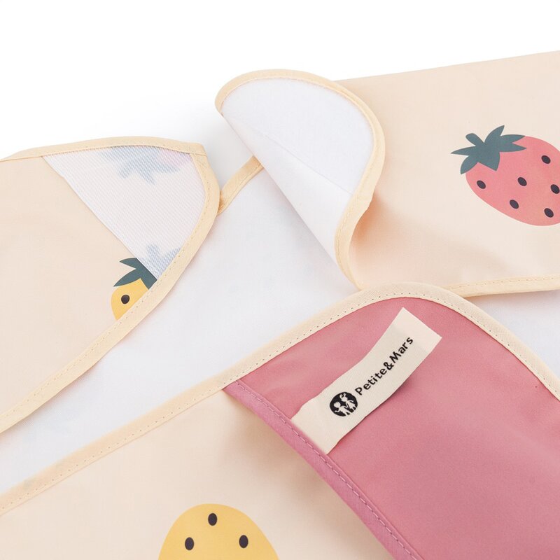 Baveta impermeabila, Petite&Mars, Cu maneci lungi, Usor de curatat, inchidere prin velcro, Dimensiune 38x42 cm, 24 luni+, Beige Strawberies - gogobaby.ro