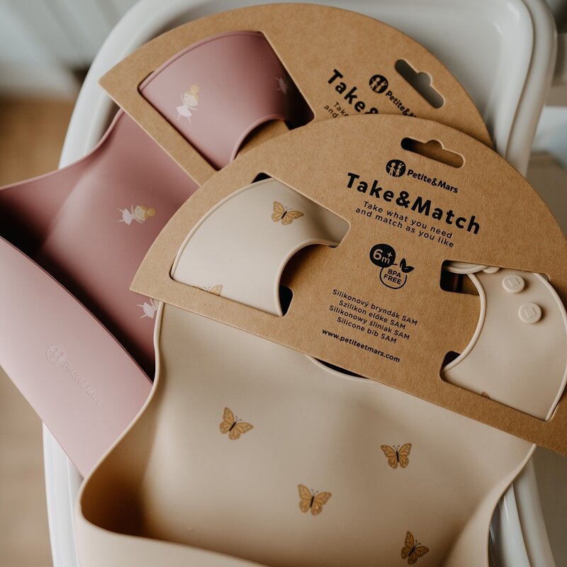 Baveta moale, Petite&Mars, Take&Match, Reglabila, Cu buzunar colector, Silicon, Fara BPA, 6 luni+, Velvet Latte, Maro pudrat