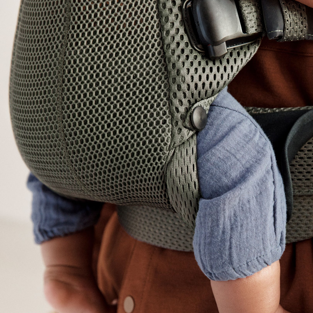 BabyBjorn - Marsupiu anatomic cu multiple pozitii de purtare colectia Harmony, 3D Mesh, Dark Green