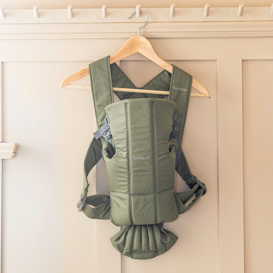 BabyBjorn - Marsupiu anatomic Mini, cu pozitii multiple de purtare, Dark Green, Tesatura