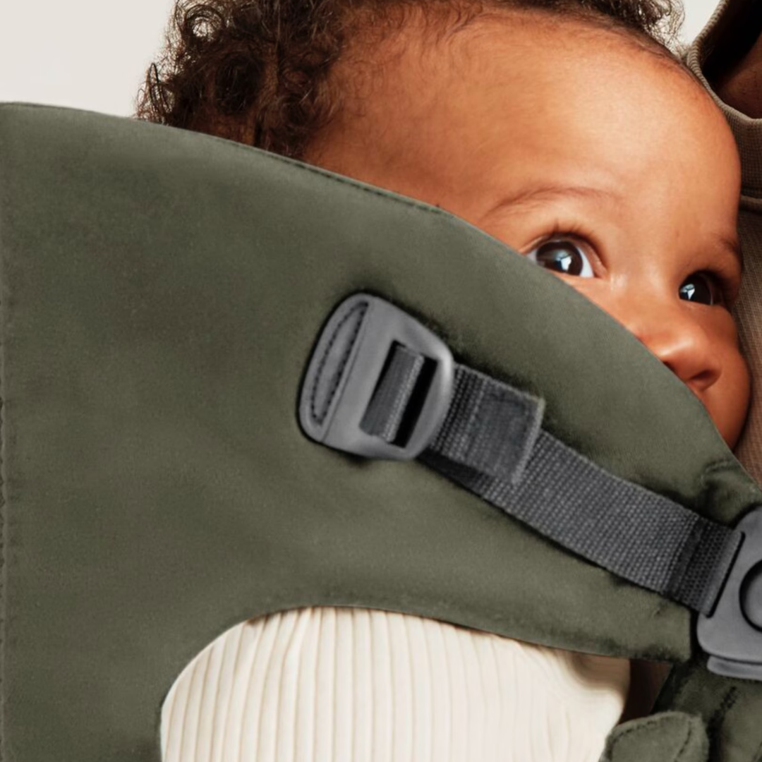 BabyBjorn - Marsupiu anatomic Mini, cu pozitii multiple de purtare, Dark Green, Tesatura