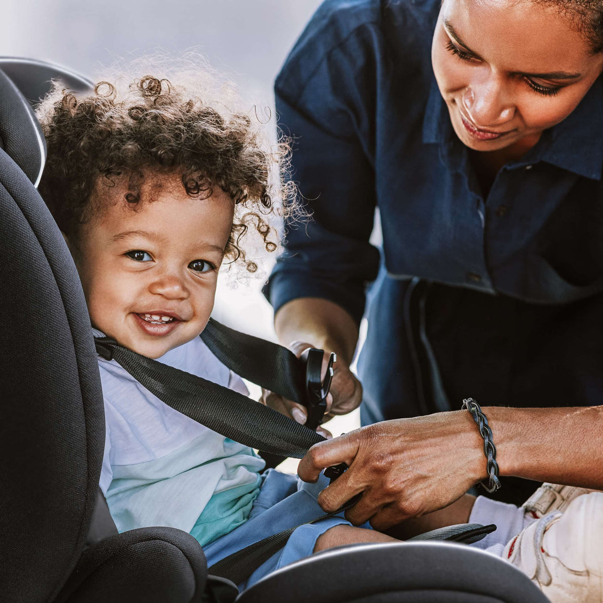 BabyGo - Scaun auto i-Size FreeFix Black, 76-150 cm, certificat R129 - gogobaby.ro