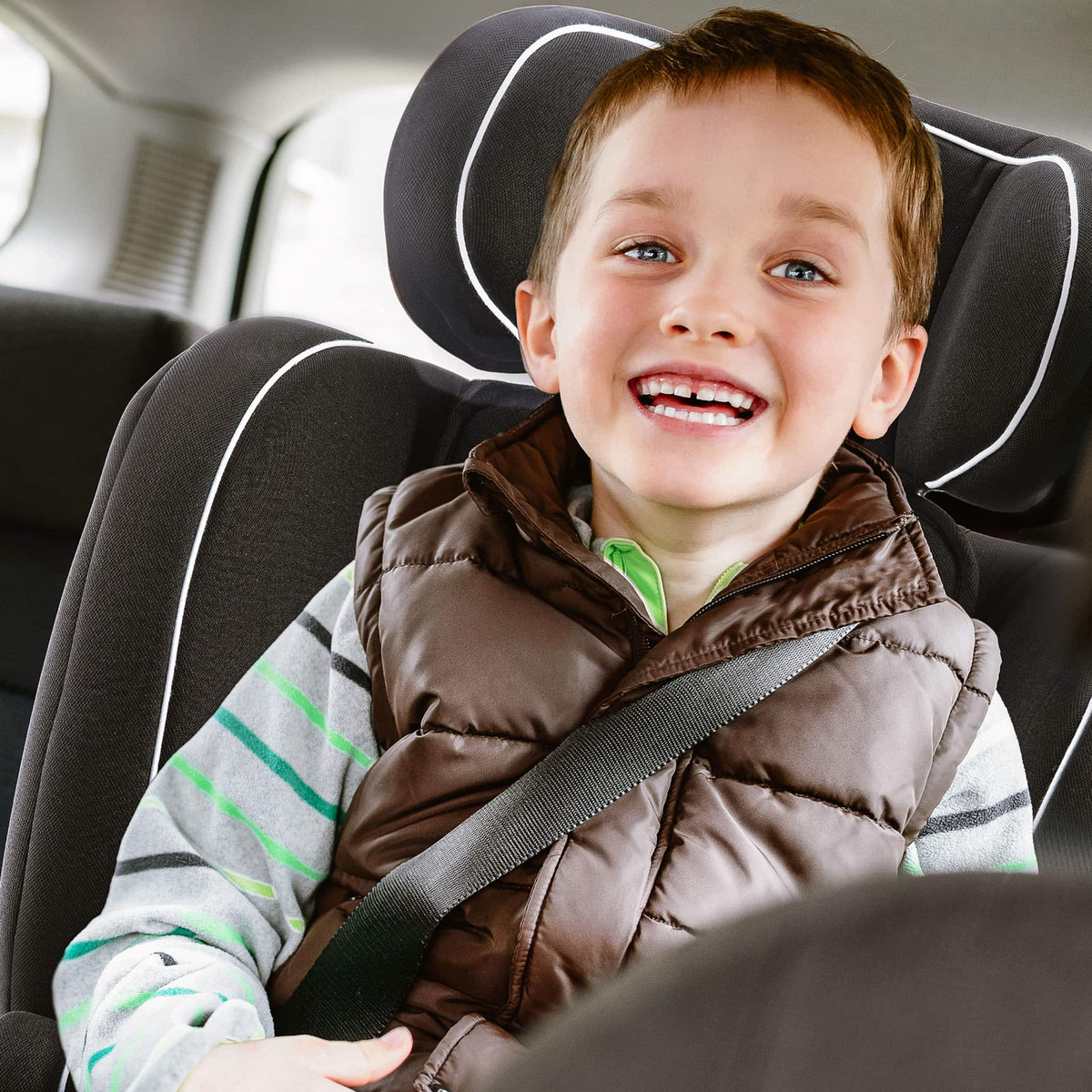 BabyGo - Scaun auto i-Size FreeFix Black, 76-150 cm, certificat R129 - gogobaby.ro