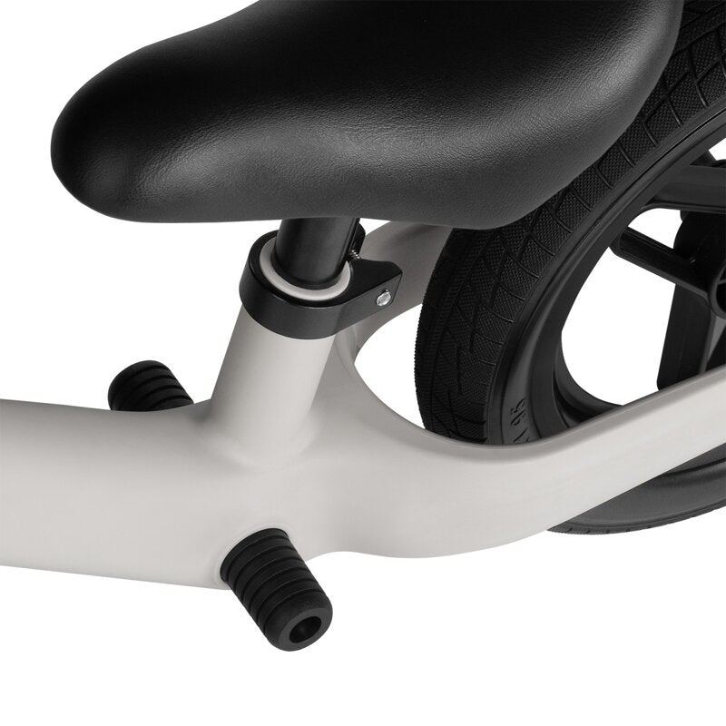 Bicicleta fara pedale, Lionelo, Toni, Cu ghidon si sa reglabile, Ultra usoara, 2.8 Kg, 18 luni+, Sustine 30 kg, Conform cu standardul EN71-1/2/3, Certificata TUV SUD, Bej