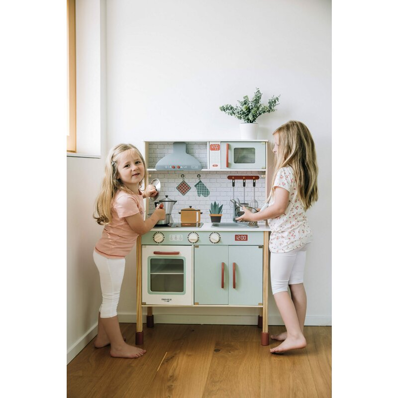 Bucatarie copii lemn, Free2Play, Mini Chef, Cu efecte de sunet si lumina, Cu accesorii, 70 x 30 x 104 cm, Conform cu standardele europene EN71-1;2018, EN71-2:2020, EN71-3:2021
