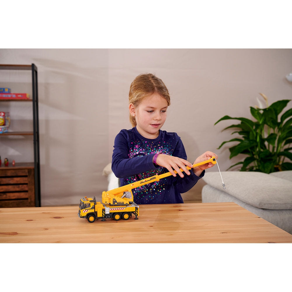 Camion cu macara Majorette Volvo Truck Crane cu lumini si sunete - gogobaby.ro