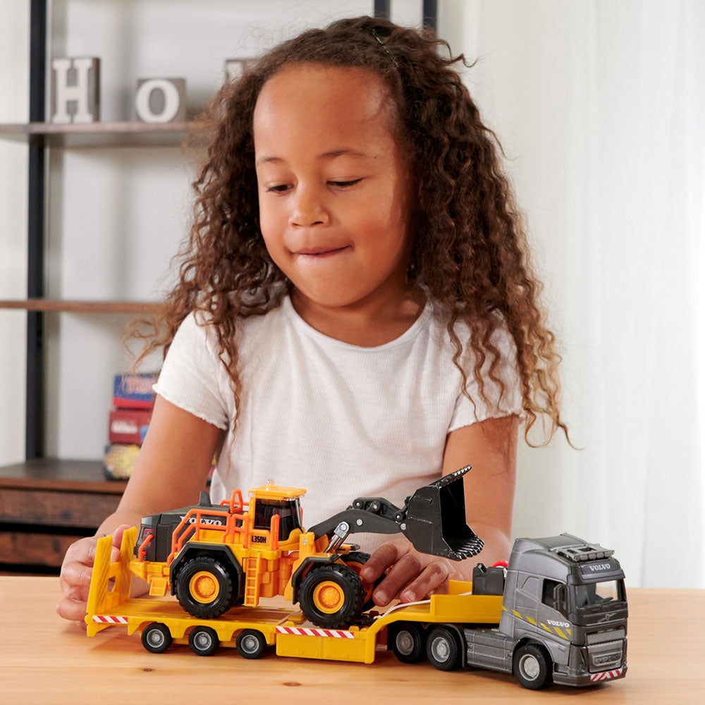 Camion Majorette Volvo cu remorca si buldozer - gogobaby.ro