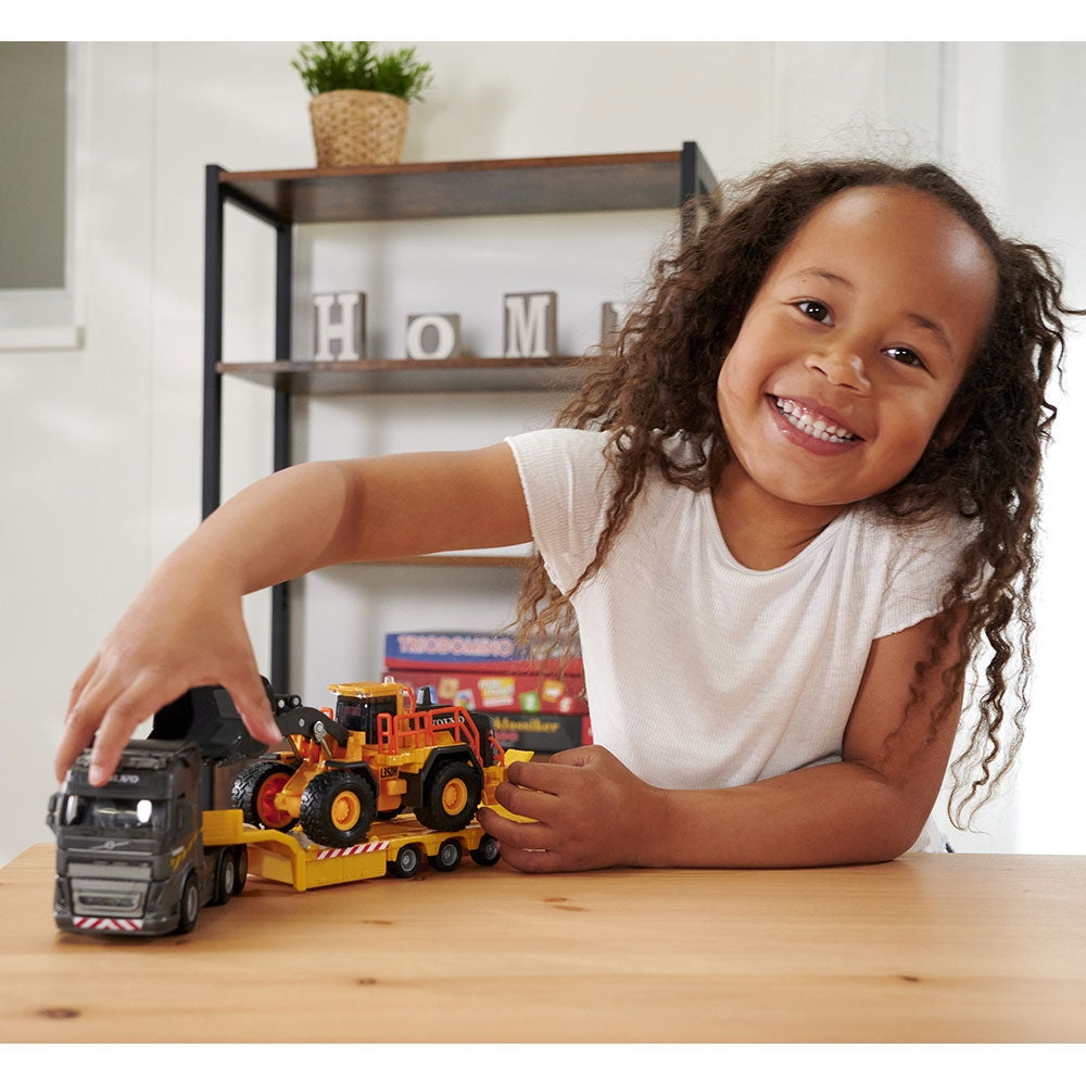 Camion Majorette Volvo cu remorca si buldozer - gogobaby.ro