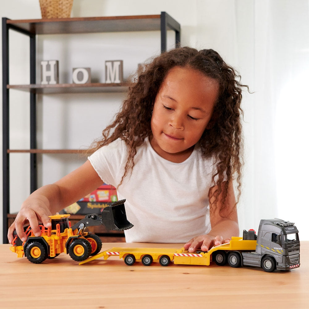 Camion Majorette Volvo cu remorca si buldozer - gogobaby.ro