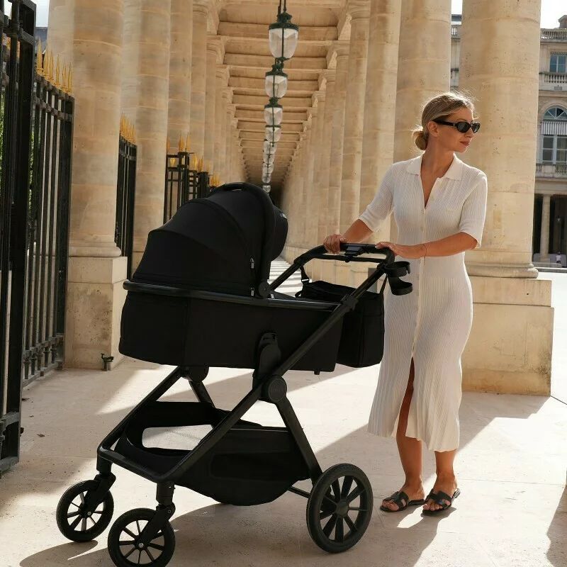 Carucior 2 in 1, Lionelo, Layla, Pana la 22 kg, Cadru aluminiu, Cu landou intarit si salteluta din spuma AirDots, Reversibil, Cu ventilatie 3D, Cu accesorii, EN1888-1-2, EN1466, Maro