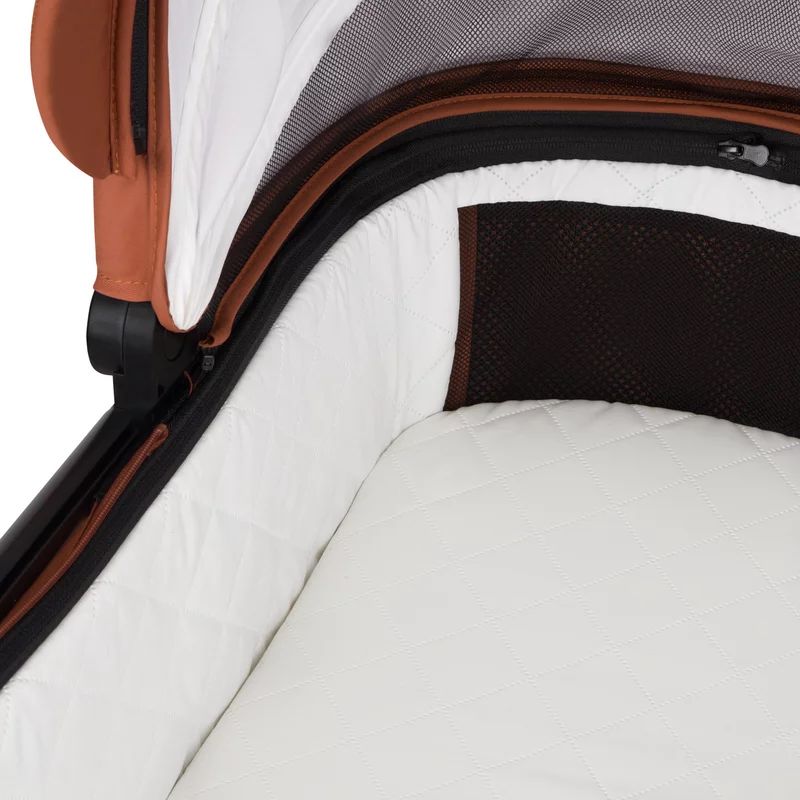 Carucior 2 in 1, Lionelo, Layla, Pana la 22 kg, Cadru aluminiu, Cu landou intarit si salteluta din spuma AirDots, Reversibil, Cu ventilatie 3D, Cu accesorii, EN1888-1, EN1888-2, EN1466, Maro