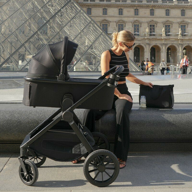 Carucior 2 in 1, Lionelo, Layla, Pana la 22 kg, Cadru aluminiu, Cu landou intarit si salteluta din spuma AirDots, Reversibil, Cu ventilatie 3D, Cu accesorii, EN1888-1, EN1888-2, EN1466, Verde - gogobaby.ro