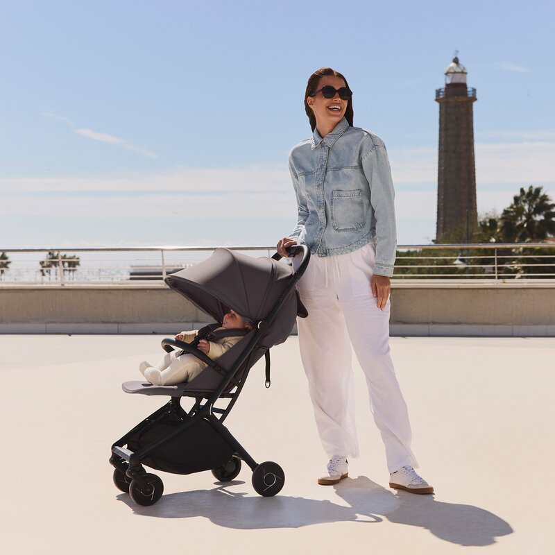 Carucior 2 in 1, Lionelo, Sia Flex, 7.6 kg, Include landou pliabil pe cadru, Ultracompact, Pliere rapida cu o mana, Copertina UPF50+, Cu accesorii incluse, 0-48 luni, Sustine 22 kg, Bej