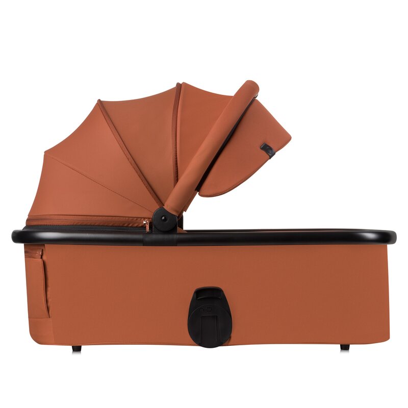 Carucior 3 in 1, Lionelo, Layla, Pana la 22 kg, Cadru aluminiu, Cu landou intarit si salteluta din spuma AirDots, Cu scoica auto testata ADAC, Reversibil, Cu ventilatie 3D, Cu accesorii, EN1888-1, EN1888-2, EN1466, Maro