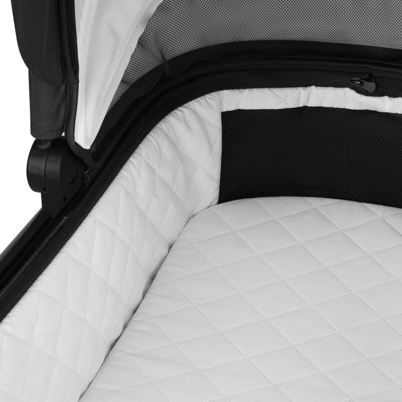 Carucior 3 in 1, Lionelo, Layla, Pana la 22 kg, Cadru aluminiu, Cu landou intarit si salteluta din spuma AirDots, Cu scoica auto testata ADAC, Reversibil, Cu ventilatie 3D, Cu accesorii, EN1888-1, EN1888-2, EN1466, Negru