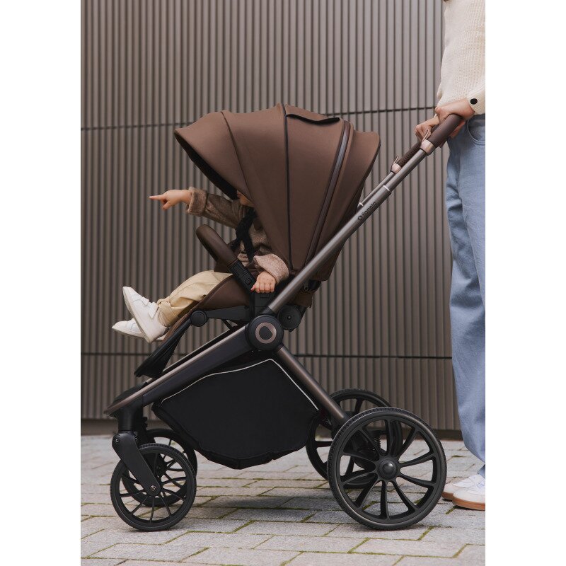 Carucior 3 in 1, Lionelo, Mika Plus, Cadru din aluminiu, Cu landou intarit si salteluta moale, Cu scoica auto testata ADAC, Reversibil, Cu sistem de ventilatie 3D, Cu accesorii, Pana la 22 kg, EN1888-1 EN1888-2 EN1466 ECE R129, Mocha Mousse