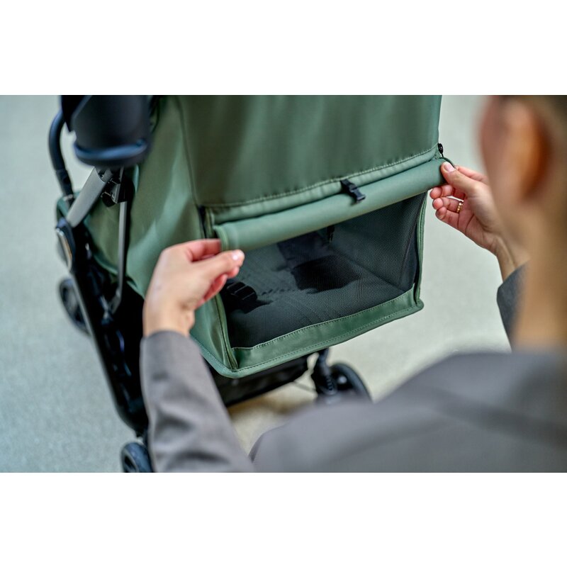 Carucior sport, Lionelo, Bess, Greutate redusa - 7.5 kg, Sustine 22 kg, 6 luni+, Capotina impermeabila, Protectie SPF 50+, Include suport sticla, Pliere cu o singura mana, Compact, Maner pentru transport, Conform cu EN1888-1 si EN1888-2, Gri - gogobaby.ro