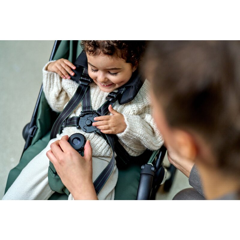 Carucior sport, Lionelo, Bess, Greutate redusa - 7.5 kg, Sustine 22 kg, 6 luni+, Capotina impermeabila, Protectie SPF 50+, Include suport sticla, Pliere cu o singura mana, Compact, Maner pentru transport, Conform cu EN1888-1 si EN1888-2, Verde - gogobaby.ro