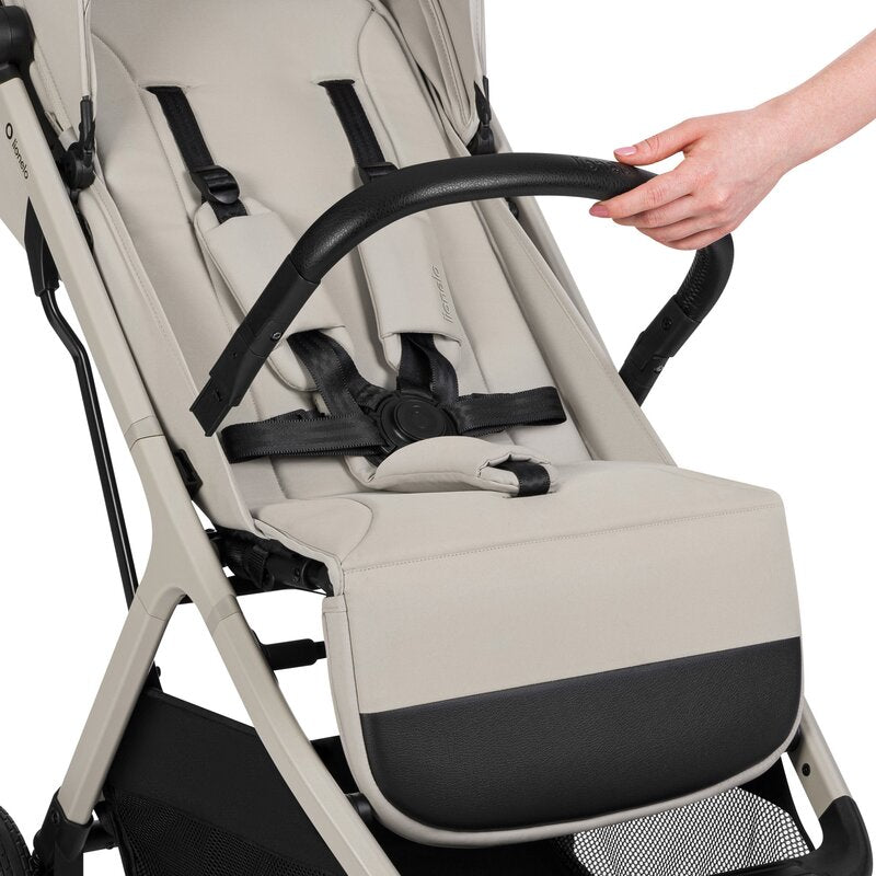 Carucior sport, Lionelo, Cloe Plus, Cu accesorii, Cadru din aluminiu, Pana la 22 kg, Usor, Pliere compacta pentru avion, cu o singura mana, Ideal pentru toate tipurile de suprafete, 6 luni+, Bej